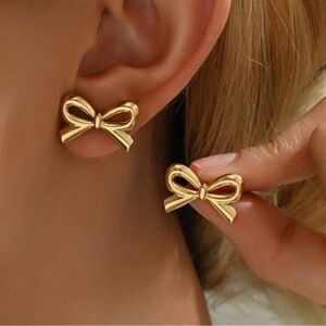Ciao Italy! Gold Bow Earrings